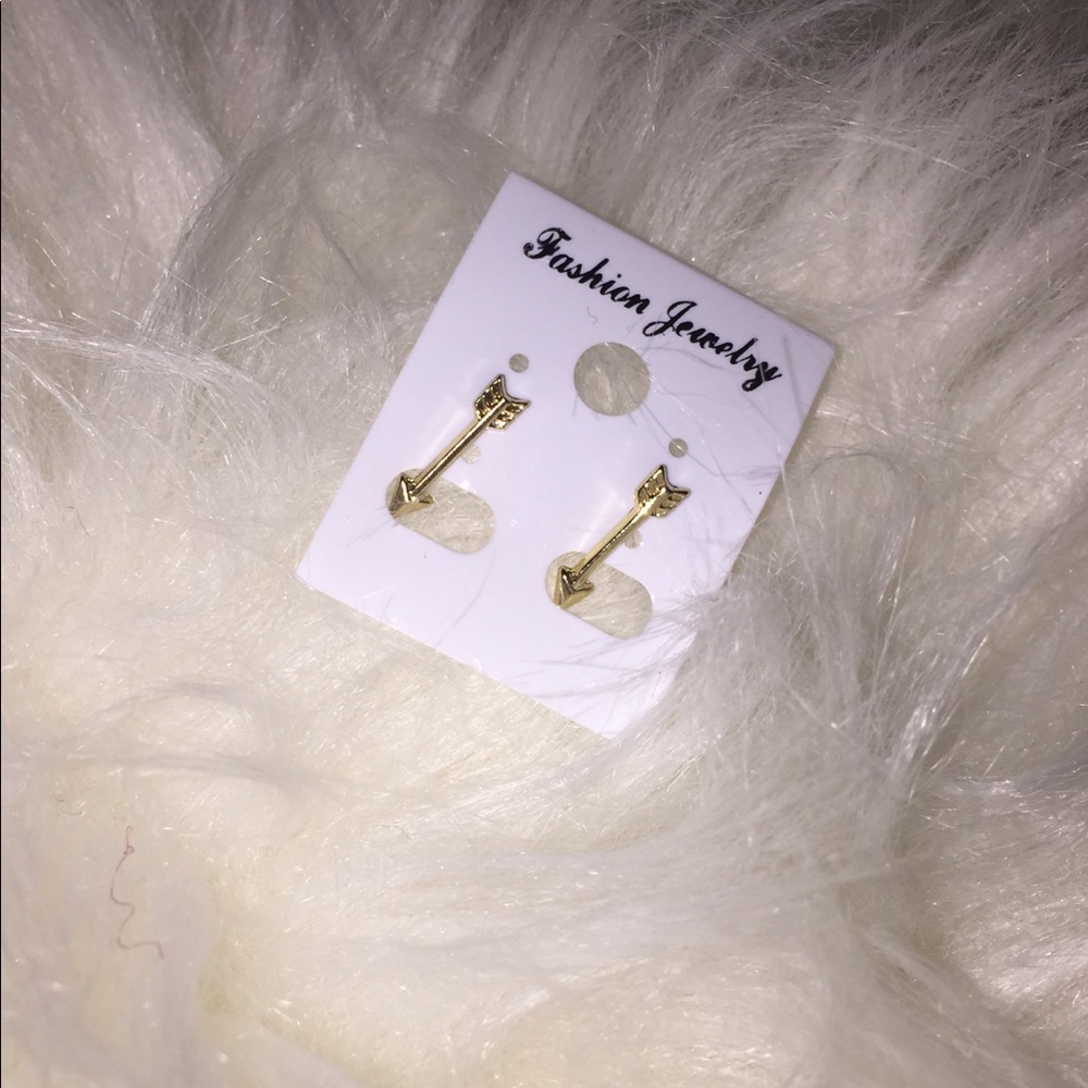 BRAND NEW Gold Arrow Earrings